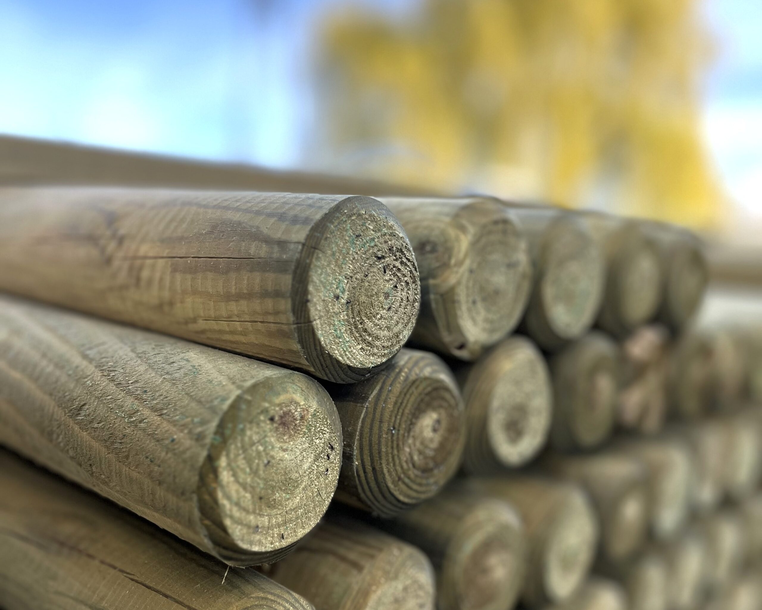 słupki drewniane słupki na ogrodzenia paliki bale drewno tartak usługi leśne