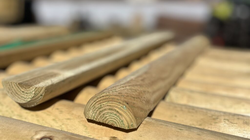 słupki drewniane słupki na ogrodzenia paliki do drzewek bale drewno tartak usługi leśne