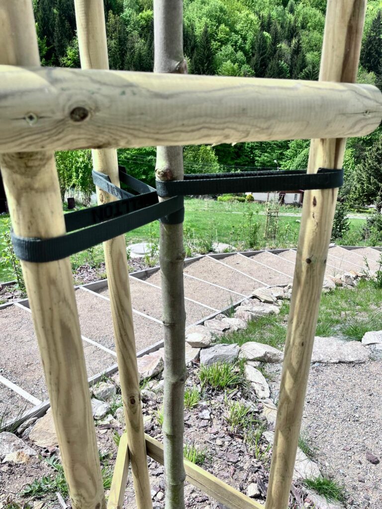 słupki paliki do drzewek rygle taśma swadzim